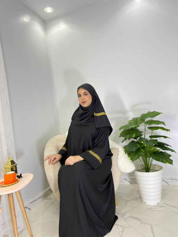 ⁦عباية مع الخمار فيرساتشي⁩ - الصورة ⁦8⁩