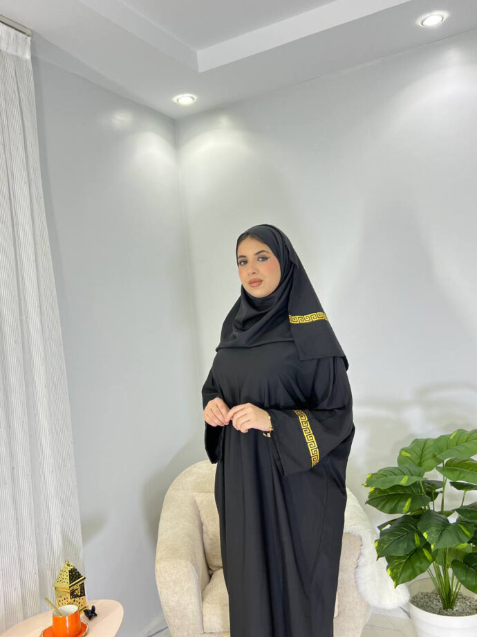 ⁦عباية مع الخمار فيرساتشي⁩ - الصورة ⁦4⁩