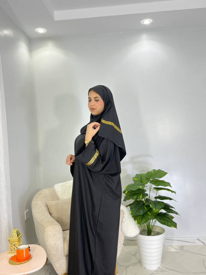⁦عباية مع الخمار فيرساتشي⁩ - الصورة ⁦3⁩